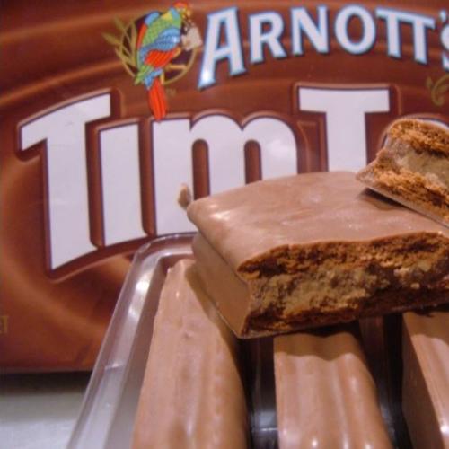 This 270 Tim Tam ‘Cake’ Hack Is Giving All Non-Bakers Hope