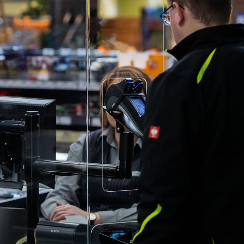 Virus Expert Claims That Those Plastic Shields At Supermarket Checkouts Don't Actually Do Anything