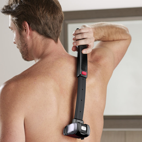 Yumi's Mind Is Blown After Finding A 'Selfie Stick' Back Hair Shaver