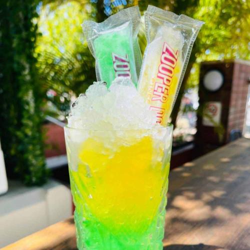 Prepare For A Brain Freeze, Zooper Dooper Cocktails Are So Hot Right Now